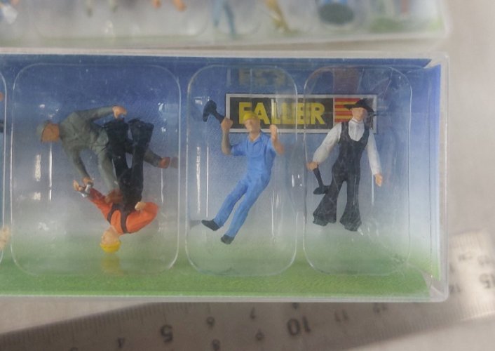 Lot de figurines pour maquette train HO, Faller 151017 + 151011