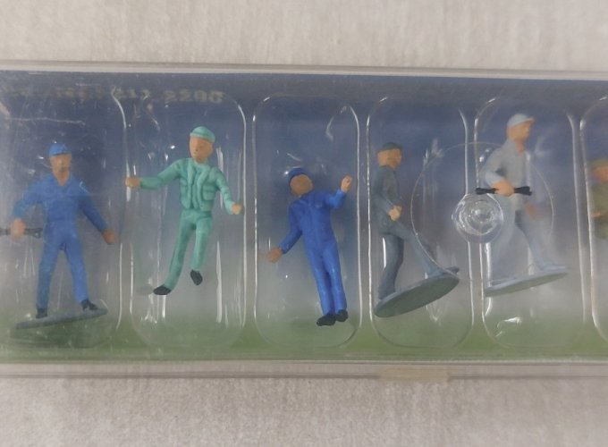 Lot de figurines pour maquette train HO, Faller 151032 + Preiser 10251