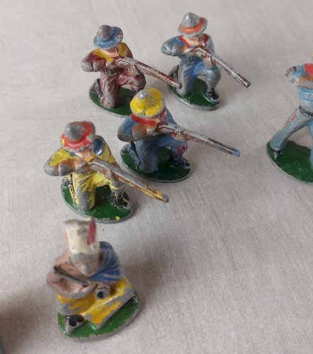 Lot de figurines / soldats, Cow Boy et indiens, Quiralu