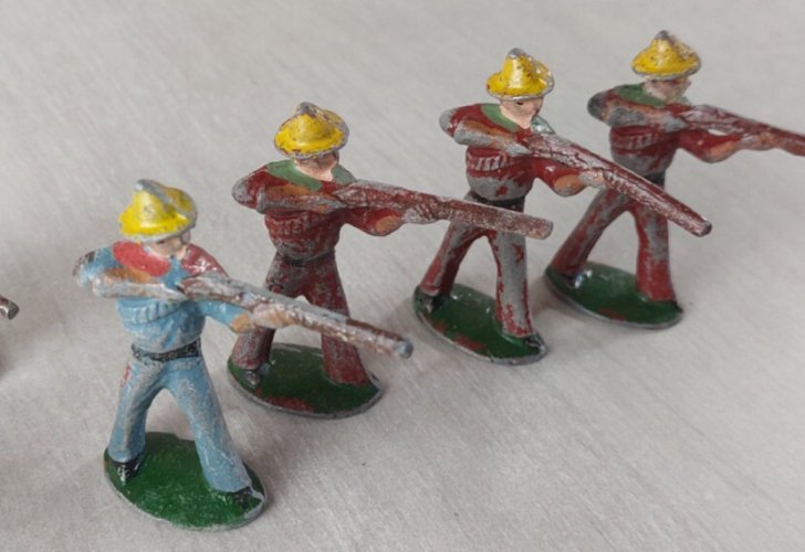 Lot de figurines / soldats, Cow Boy et indiens, Quiralu