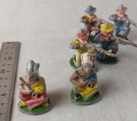 Lot de figurines / soldats, Cow Boy et indiens, Quiralu