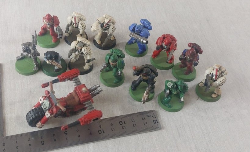 Lot de figurines Warhammer 40k ^