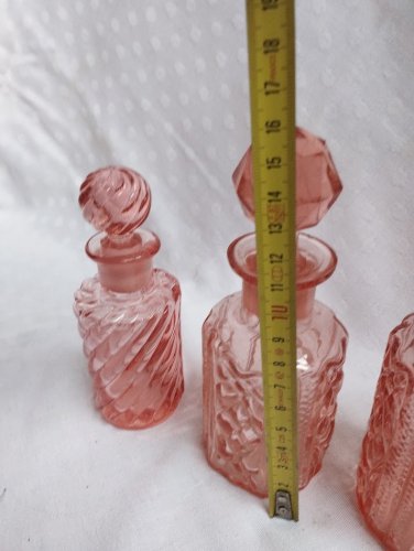 Lot de flacons en verre rose – esprit Art déco