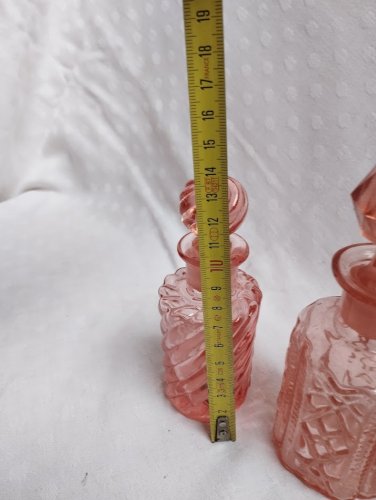Lot de flacons en verre rose – esprit Art déco