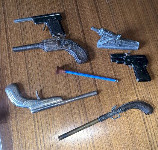 Lot de jouets ancien pistolet eureka magenta skip et rare pistolet XIXe