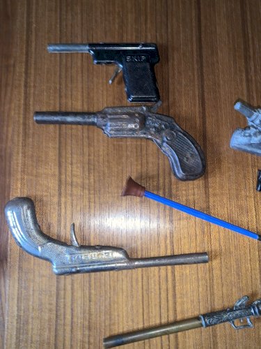 Lot de jouets ancien pistolet eureka magenta skip et rare pistolet XIXe