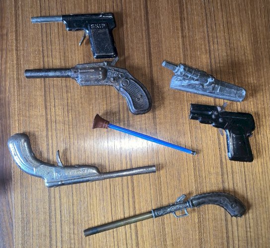 Lot de jouets ancien pistolet eureka magenta skip et rare pistolet XIXe