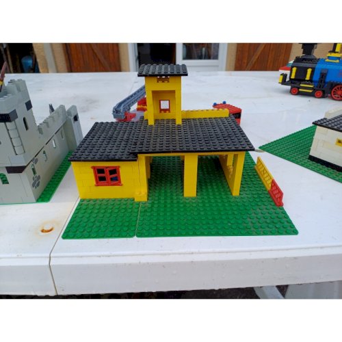 Lot de Jouets anciens Barbie , Machine a coudre , Piano