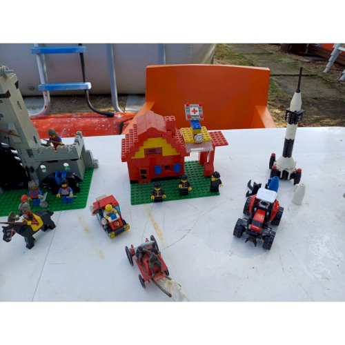 Lot de Jouets anciens Barbie , Machine a coudre , Piano