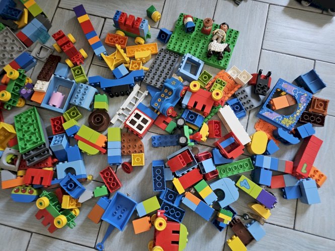 lot de  lego duplo  , Trains vehicules ,briques ,perso