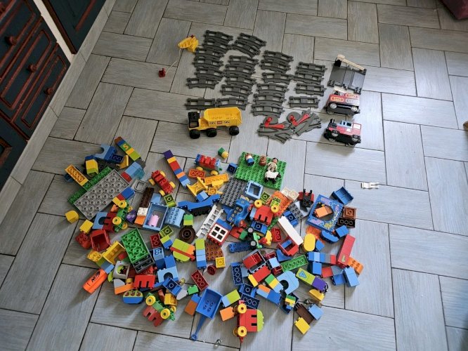lot de  lego duplo  , Trains vehicules ,briques ,perso