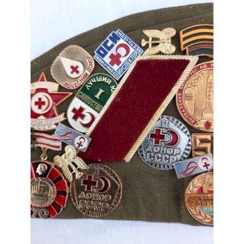 Lot de Médailles et décorations Militaire Russe 39/45 + Beret