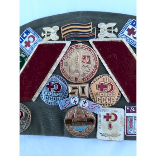 Lot de Médailles et décorations Militaire Russe 39/45 + Beret