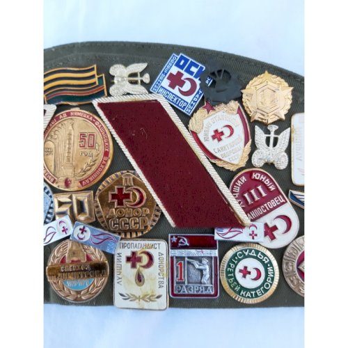 Lot de Médailles et décorations Militaire Russe 39/45 + Beret