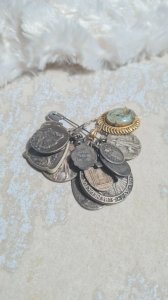 Lot de médailles religieuses anciennes en argent, métal et plaqué or atypique
