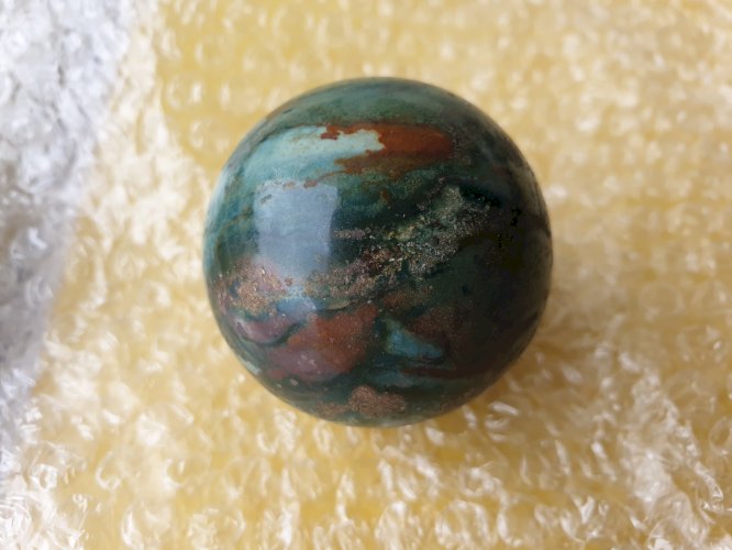 Lot de minéraux : aragonite, onyx, jaspe 'african bloodstone', nodule métallique, turquoise, lapis-lazuli