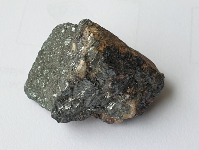 Lot de minéraux : aragonite, onyx, jaspe 'african bloodstone', nodule métallique, turquoise, lapis-lazuli