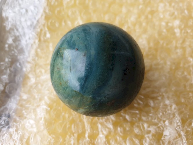 Lot de minéraux : aragonite, onyx, jaspe 'african bloodstone', nodule métallique, turquoise, lapis-lazuli