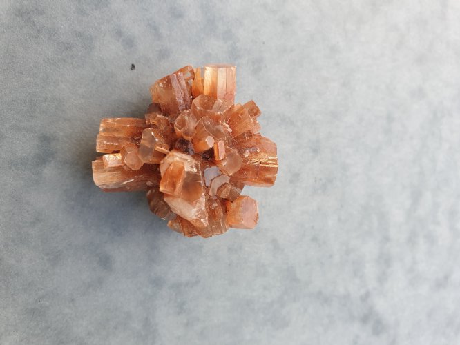 Lot de minéraux : aragonite, onyx, jaspe 'african bloodstone', nodule métallique, turquoise, lapis-lazuli