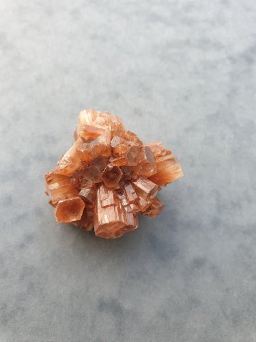 Lot de minéraux : aragonite, onyx, jaspe 'african bloodstone', nodule métallique, turquoise, lapis-lazuli