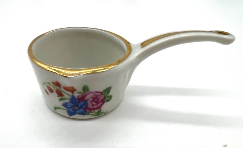 Lot de miniatures en porcelaine de Limoges – Décor scènes galantes & dorures