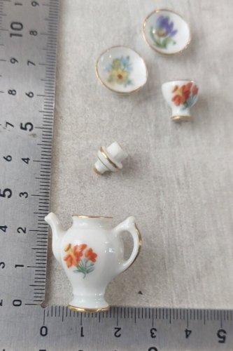 Lot de miniatures, en porcelaine de Limoges