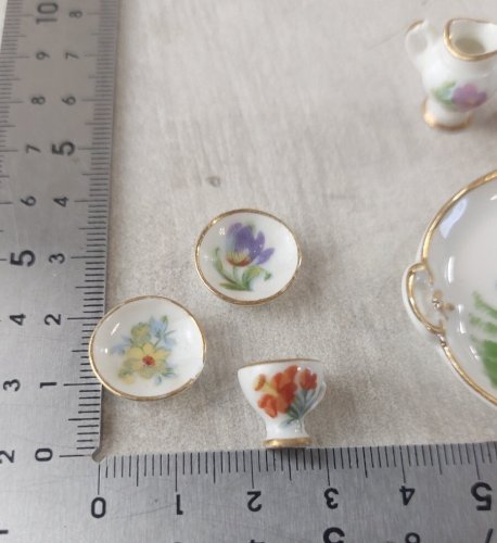 Lot de miniatures, en porcelaine de Limoges
