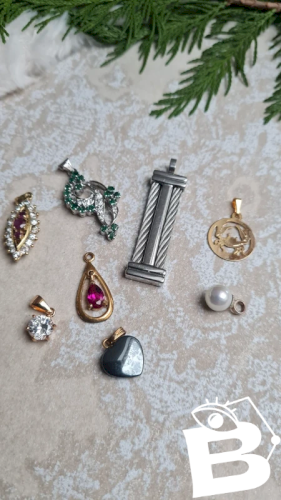 Lot de pendentifs anciens et vintage grenat, pierre