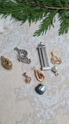 Lot de pendentifs anciens et vintage grenat, pierre