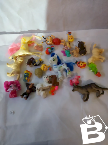 Lot de petites figurines divers modèles