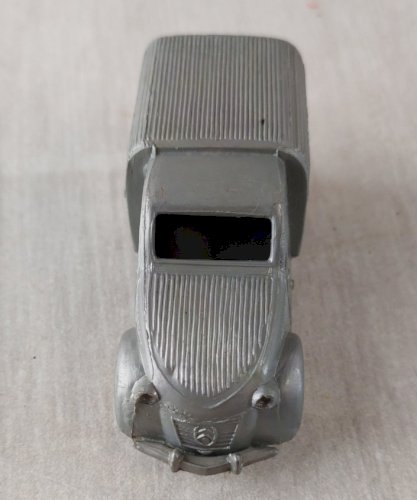 Lot de petites voitures, Peugeot 403, 2 CV Clé, 4CV Renault, Norev 1/43 ^