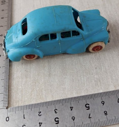Lot de petites voitures, Peugeot 403, 2 CV Clé, 4CV Renault, Norev 1/43 ^