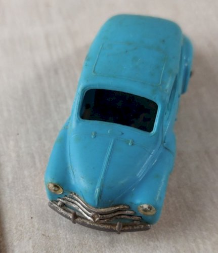Lot de petites voitures, Peugeot 403, 2 CV Clé, 4CV Renault, Norev 1/43 ^