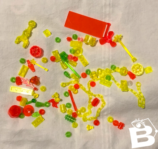 Lot de pièces de finition Lego fluorescentes jaunes oranges et vertes