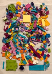 Lot de pièces de Lego couleurs flashys et acidulées