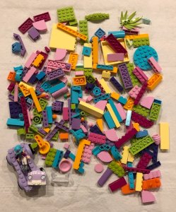 Lot de pièces de Lego couleurs flashys et acidulées