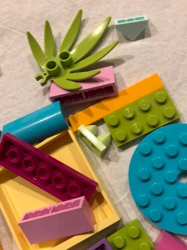 Lot de pièces de Lego couleurs flashys et acidulées