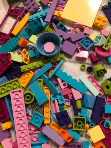 Lot de pièces de Lego couleurs flashys et acidulées