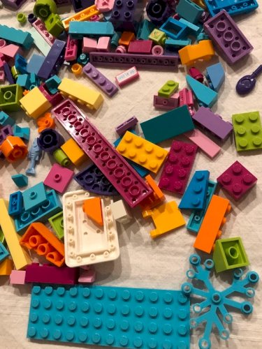 Lot de pièces de Lego couleurs flashys et acidulées