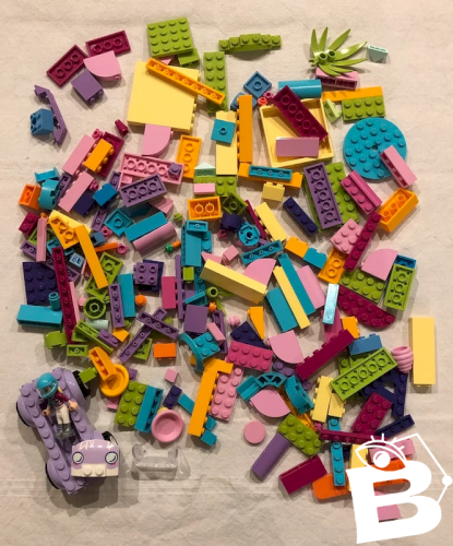 Lot de pièces de Lego couleurs flashys et acidulées