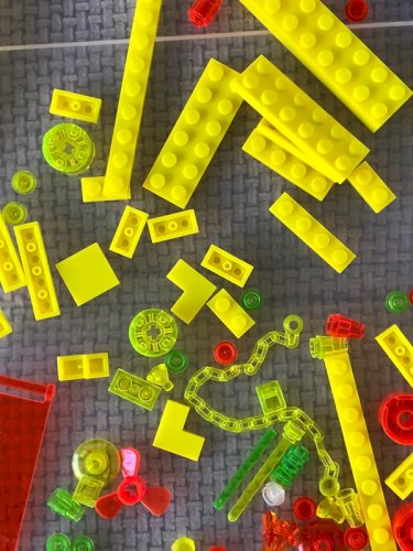 Lot de pièces de Lego fluorescentes