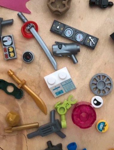 Lot de pièces spécifiques et figurines Lego