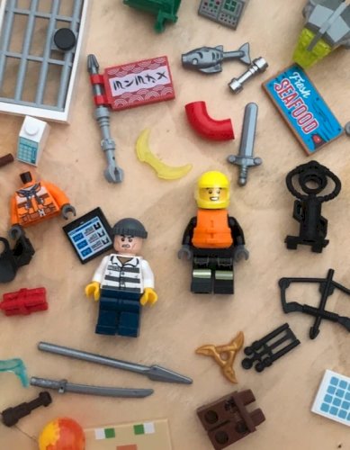 Lot de pièces spécifiques et figurines Lego
