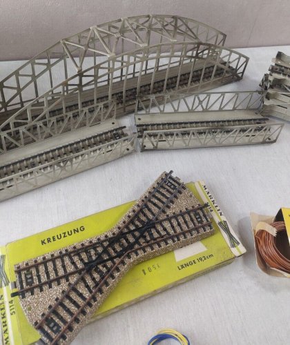 Lot de pont en arc, rails, rails de dételage, croisement, Märklin, en HO