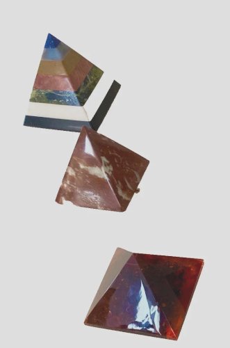 Lot de pyramides en pierres anciennes XX siècle