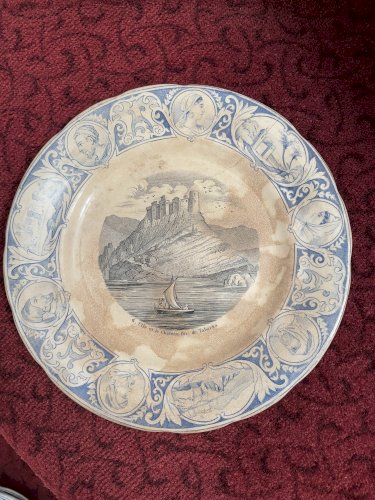 Lot de quatre assiettes à décor de scènes tunisiennes