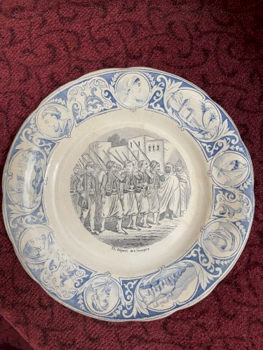 Lot de quatre assiettes à décor de scènes tunisiennes