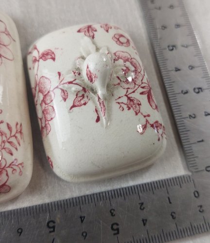 Lot de vaisselle / couvercles pour dinette, en céramique, à identifier