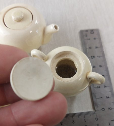 Lot de vaisselle / service à café pour dinette, en céramique, à identifier