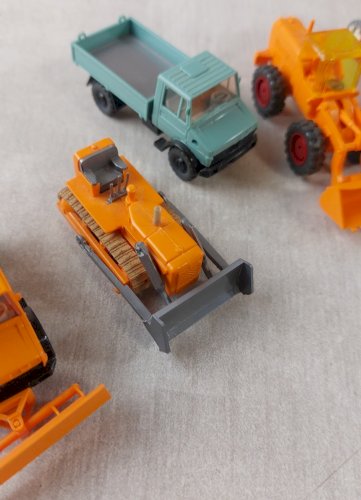 Lot de véhicules travaux publics, camions pompiers Wiking, en HO